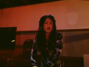 Sonalie Sonar an den Turntables